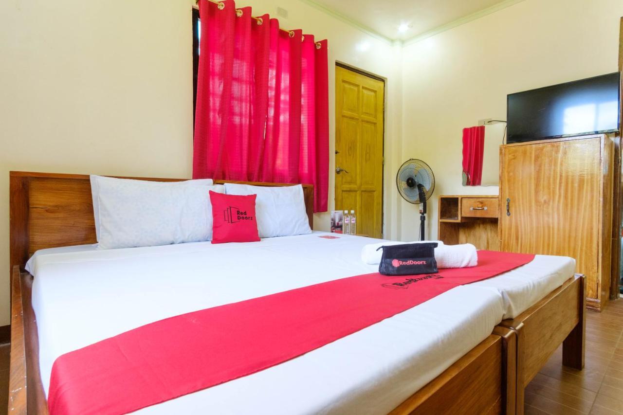 Reddoorz @ Poblacion 6 Coron Exterior photo