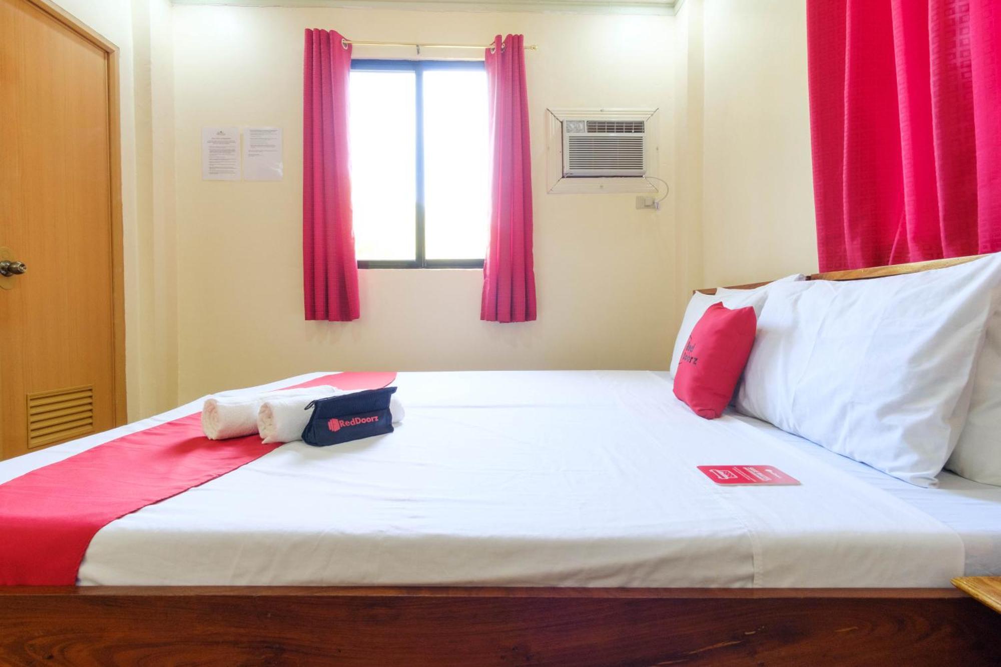 Reddoorz @ Poblacion 6 Coron Exterior photo